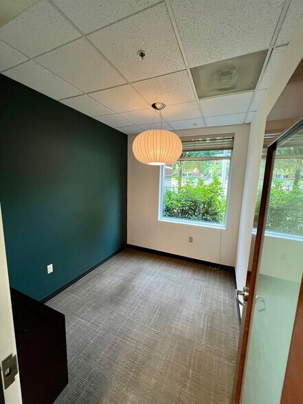 More Photos Of 15400 SW Boones Ferry Rd, Lake Oswego Office For Lease