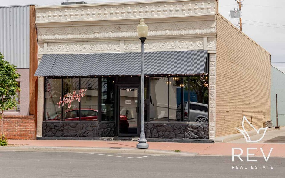 More Photos Of 117 S Bent St, Powell General Retail For Sale