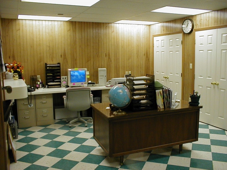 More Photos Of 3290 Claremont Ave, Evansville Manufacturing For Lease