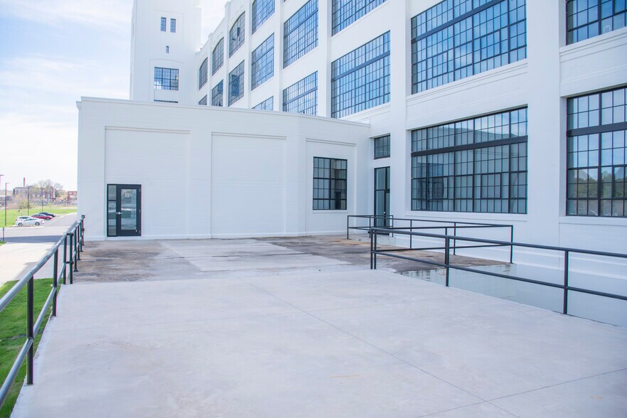 More Photos Of 420 Memorial Dr, Danville General Retail For Lease