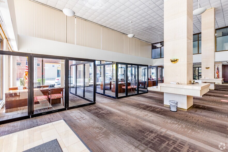 More Photos Of 600 Cleveland St, Clearwater Office For Lease