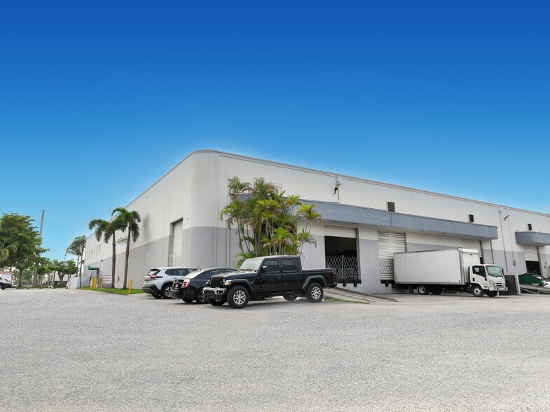 More Photos Of 5535-5545 NW 35th Ave, Fort Lauderdale Distribution For Lease