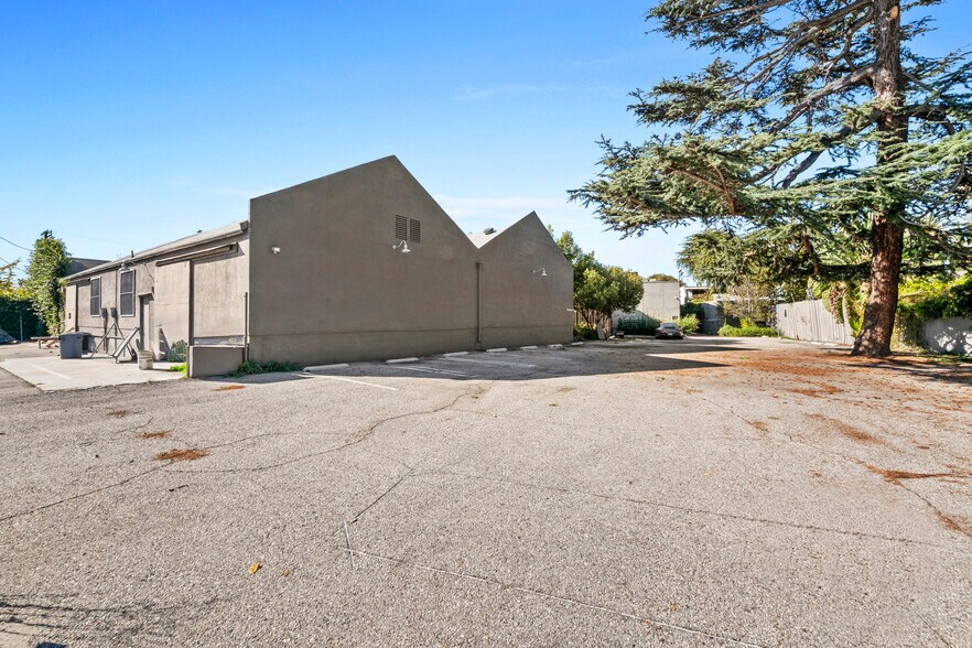 More Photos Of 2611-2619 Exposition Blvd, Los Angeles Loft Creative Space For Lease