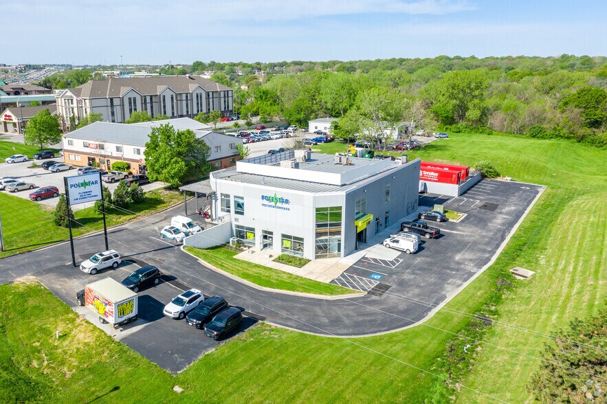 More Photos Of 7250 W Frontage Rd, Merriam Showroom For Lease