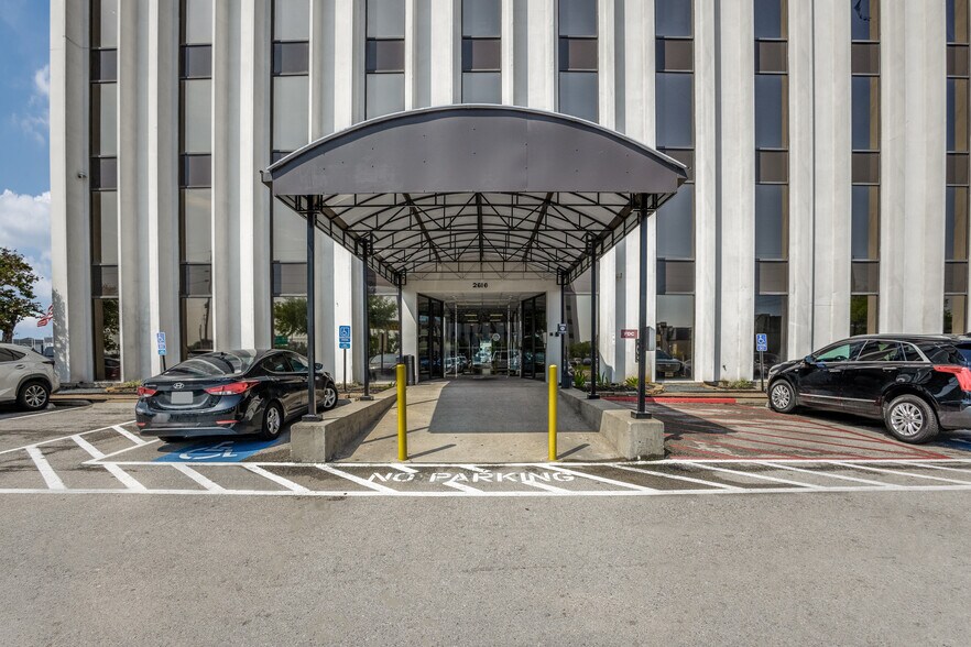 More Photos Of 2616 S Loop W, Houston Office For Lease