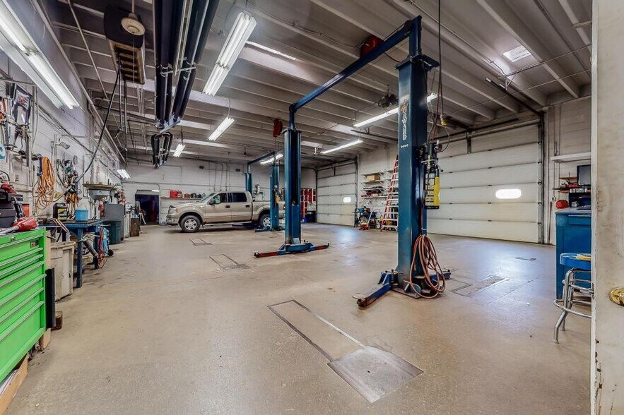 More Photos Of 206 N Highway Ave, Blooming Prairie Service For Sale