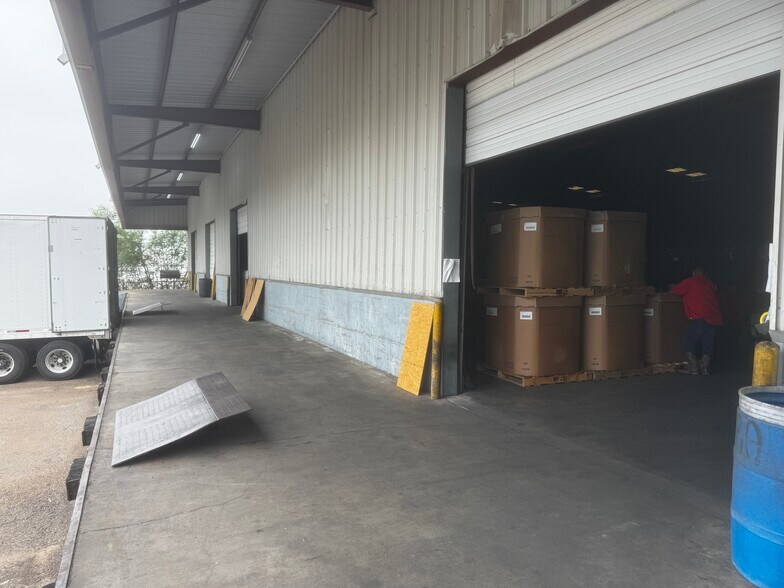 More Photos Of 14403 Import Rd, Laredo Warehouse For Lease