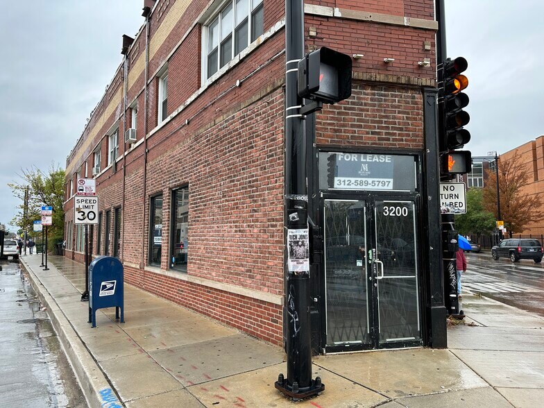 More Photos Of 3200-3220 N Milwaukee Ave, Chicago Storefront Retail Office For Lease