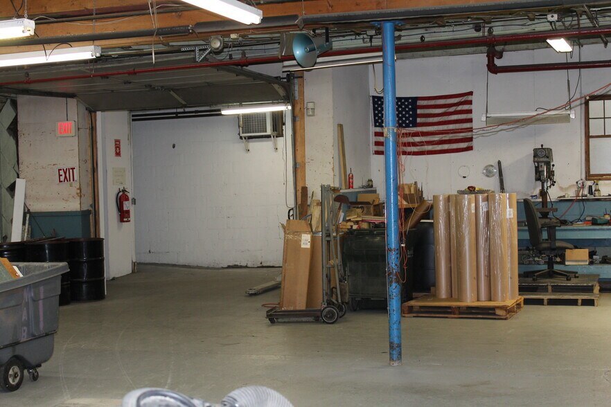 More Photos Of 16-18 Proctor St, Salem Warehouse For Lease