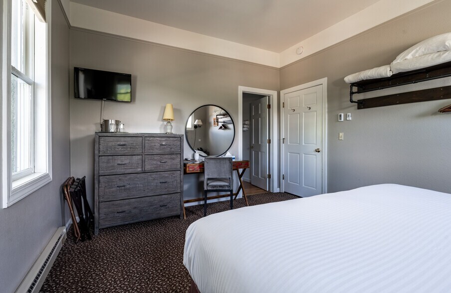 More Photos Of 129 Gothic Ave, Crested Butte Hotel For Sale