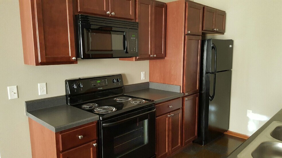 More Photos Of 906 10th St SE, Cedar Rapids Apartments For Sale