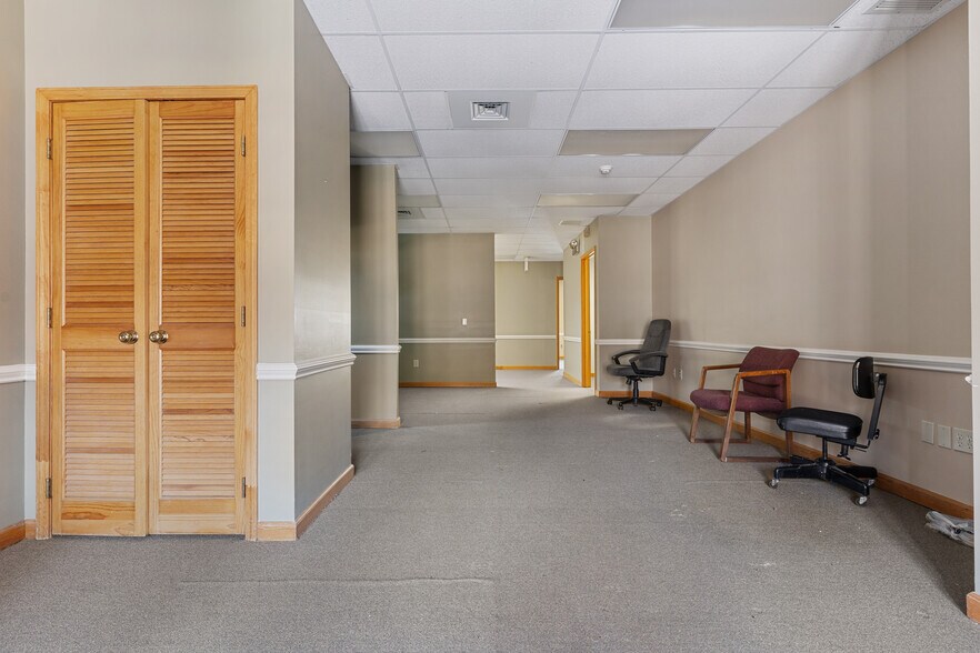 More Photos Of 128 Litchfield Rd, New Milford Medical For Sale