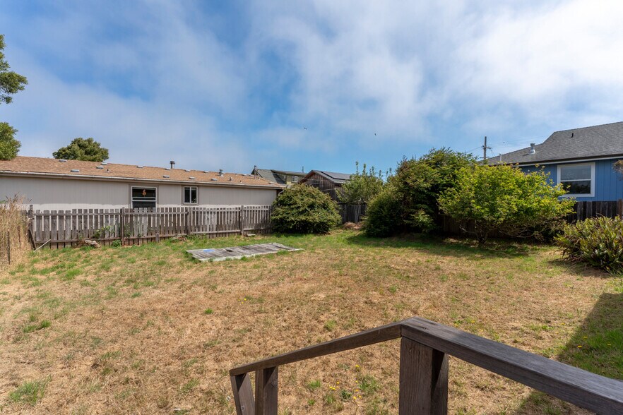 More Photos Of 483 E Chestnut St, Fort Bragg General Retail For Sale