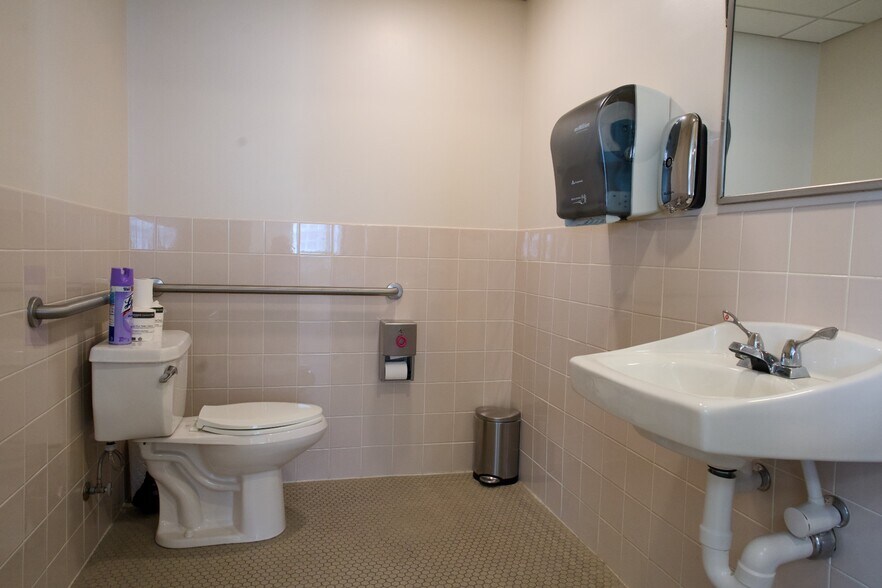 More Photos Of 824 Philadelphia Pike, Wilmington Office For Sale