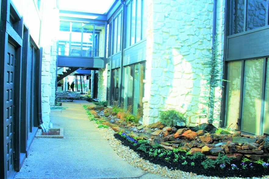 More Photos Of 5513-5539 S Lewis Ave, Tulsa Office For Lease