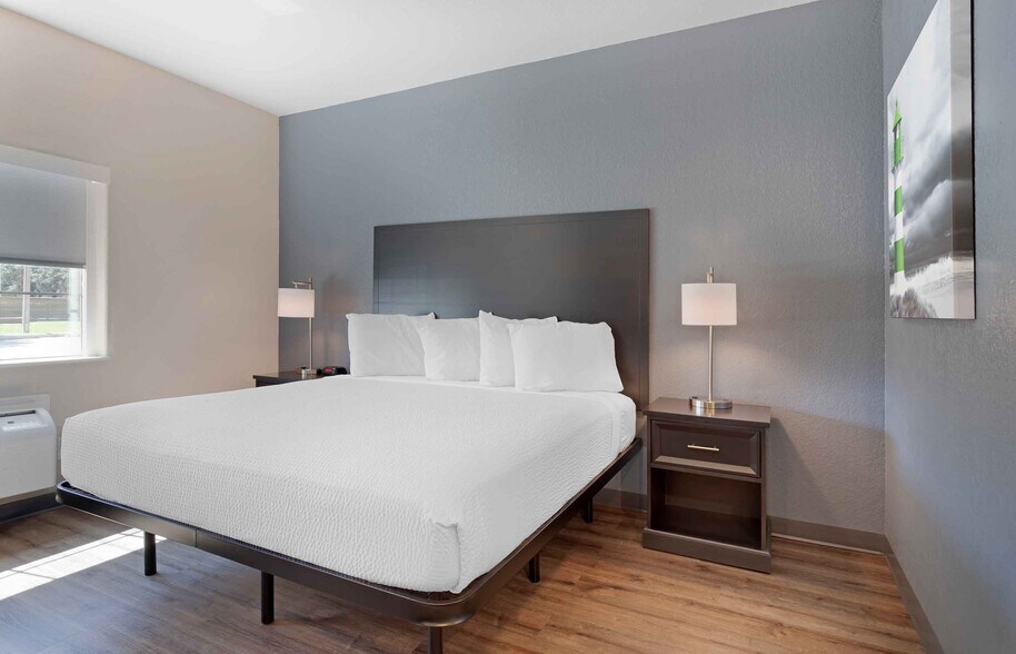 More Photos Of 7212 Eastpoint Blvd, Baytown Hotel For Sale