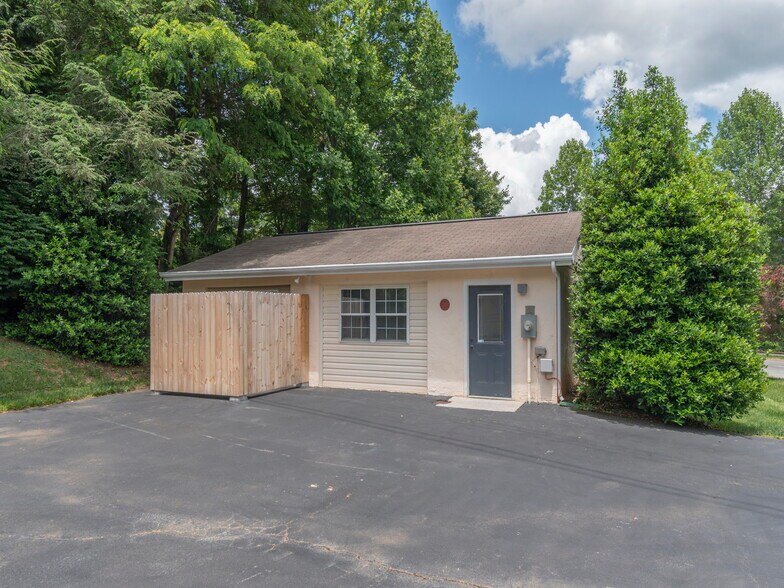 More Photos Of 20-24 Park Terrace Dr, Clyde Office Residential For Sale