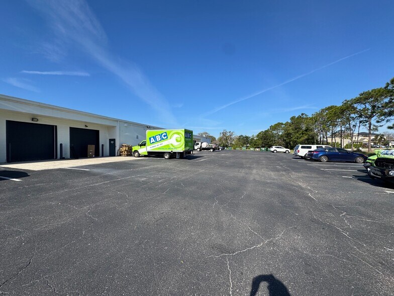 More Photos Of 11701 S Belcher Rd, Largo Light Distribution For Lease