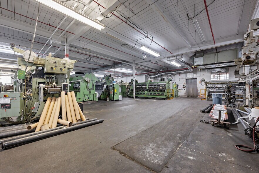 More Photos Of 312 W Luther Ave, Liberty Manufacturing For Sale
