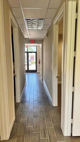 More Photos Of 12440 Emily Ct, Sugar Land Office Residential For Lease