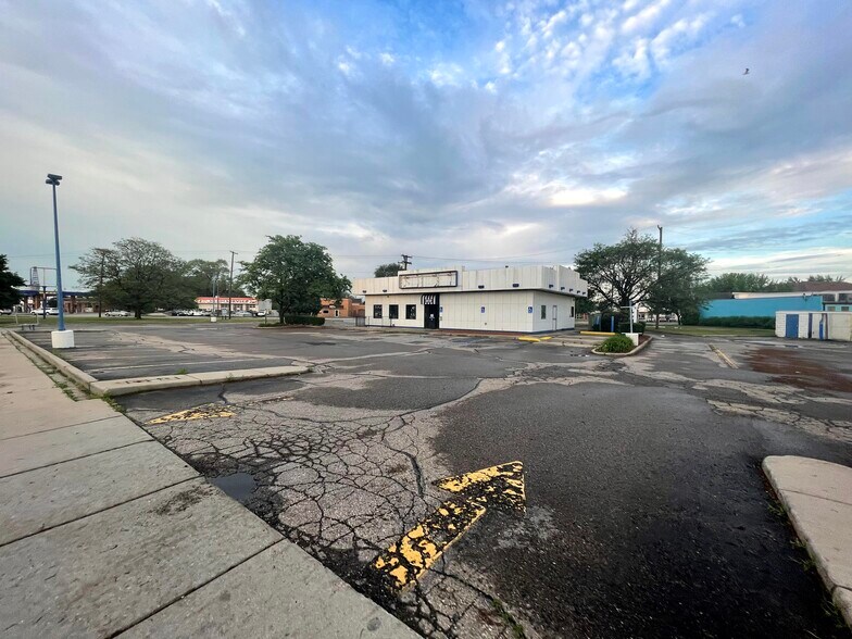 More Photos Of 17431 Dix Rd, Melvindale Fast Food For Lease