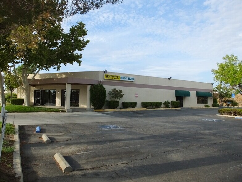 More Photos Of 44143-44147 20th St W, Lancaster Medical For Sale