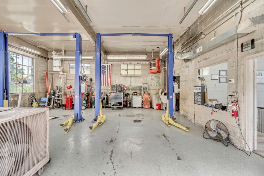 More Photos Of 3707 Quincy Ave, Ogden Auto Repair For Sale