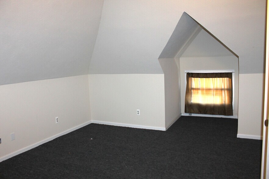 More Photos Of 988 E 185th St, Cleveland Office For Sale