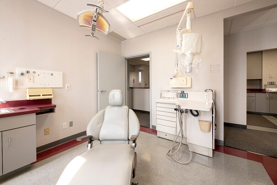 More Photos Of 29001 Cedar Rd, Lyndhurst Medical For Lease