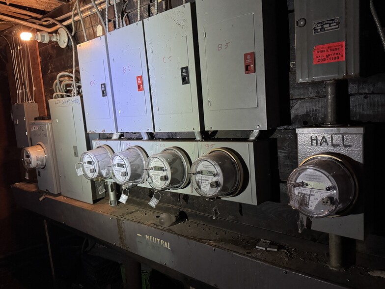 More Photos Of 450-460 Franklin Ave, Hartford Storefront Retail Residential For Sale