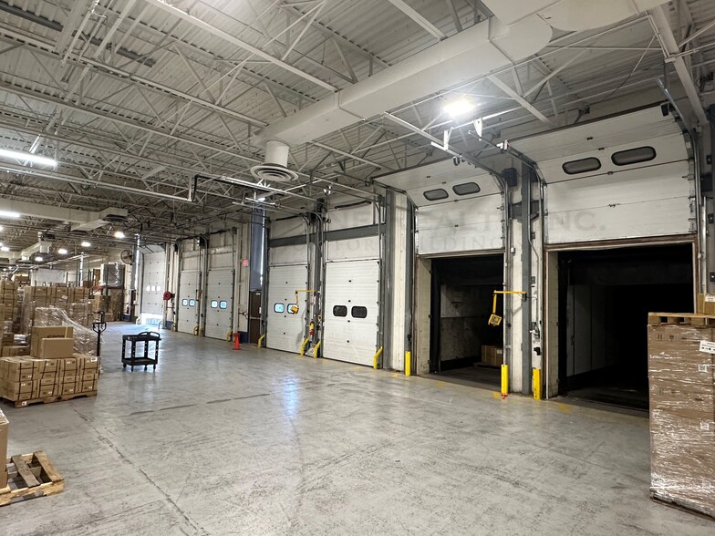 More Photos Of 400 Captain Neville Dr, Waterbury Warehouse For Lease