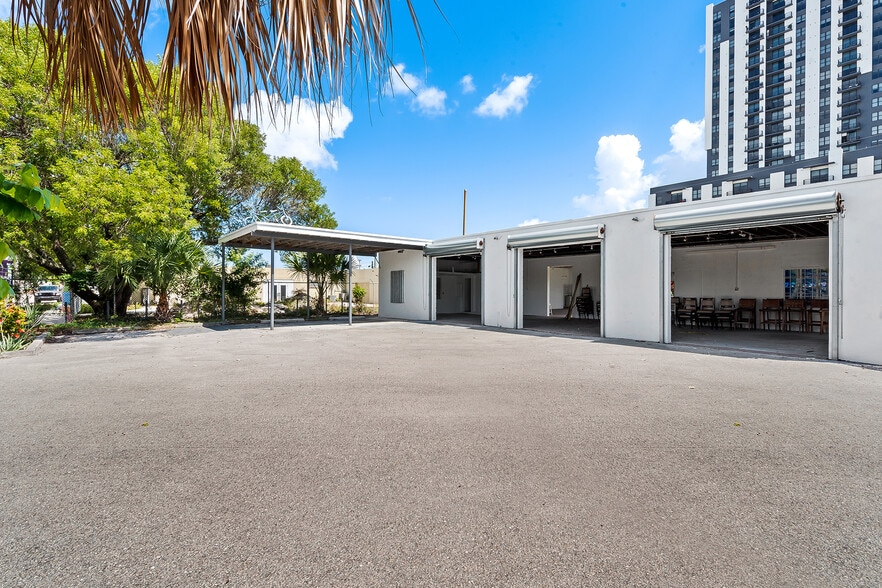 More Photos Of 810 NE 4th Ave, Fort Lauderdale Storefront Retail Office For Lease