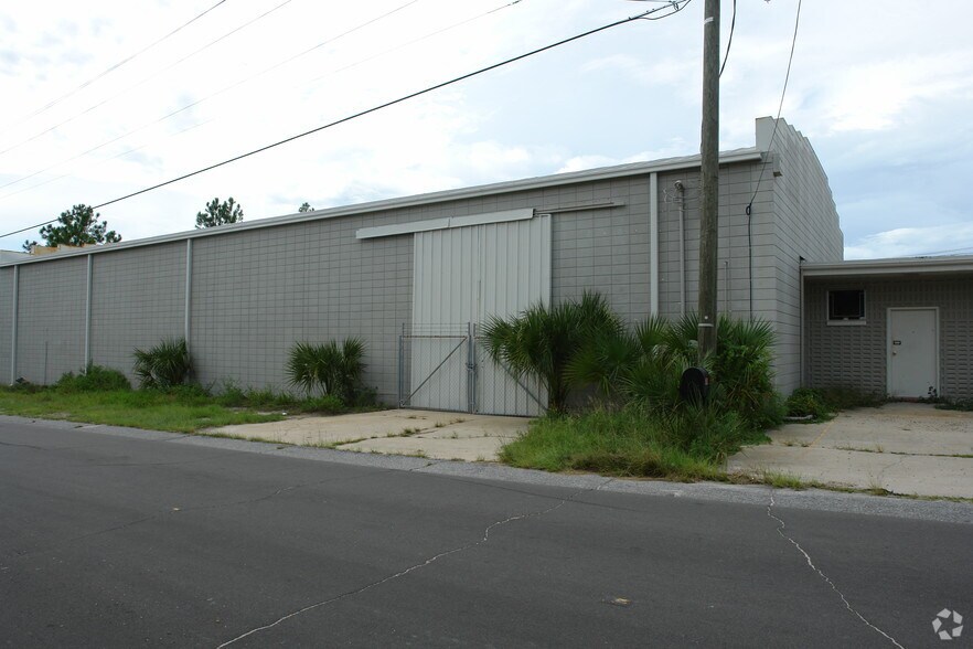 More Photos Of 414 W 8th St, Panama City Distribution For Lease