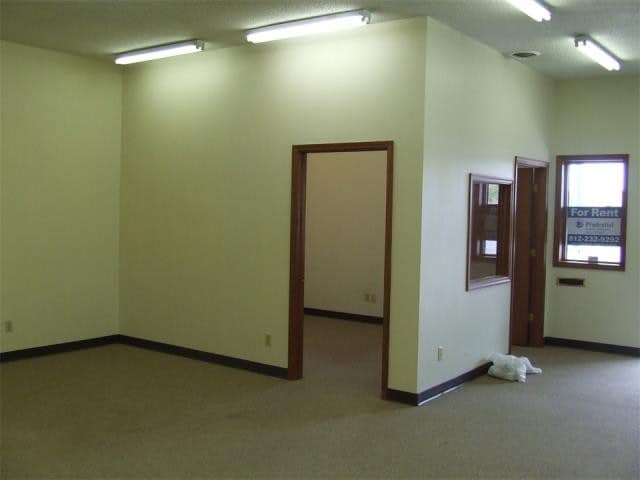 More Photos Of 3271-3275 S 3rd Pl, Terre Haute Office For Lease