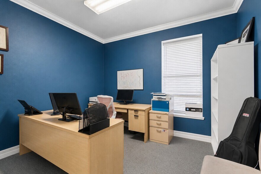 More Photos Of 402 E 7th Ave, Tampa Office For Sale