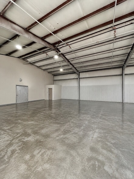More Photos Of 2556 Melville Rd, Prescott Warehouse For Lease