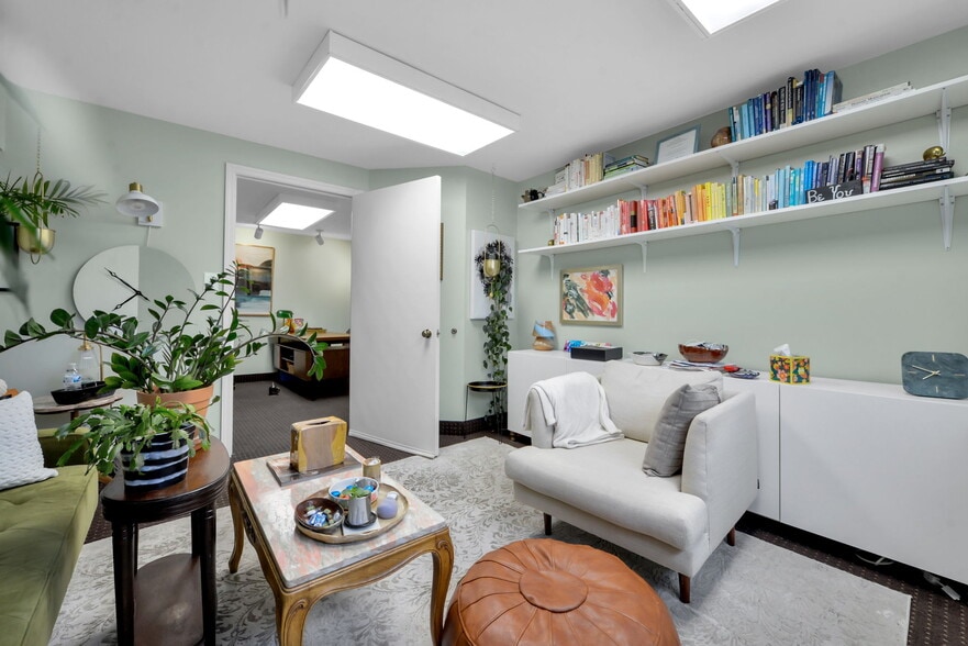 More Photos Of 37 W Bridge St, Dublin Office For Sale