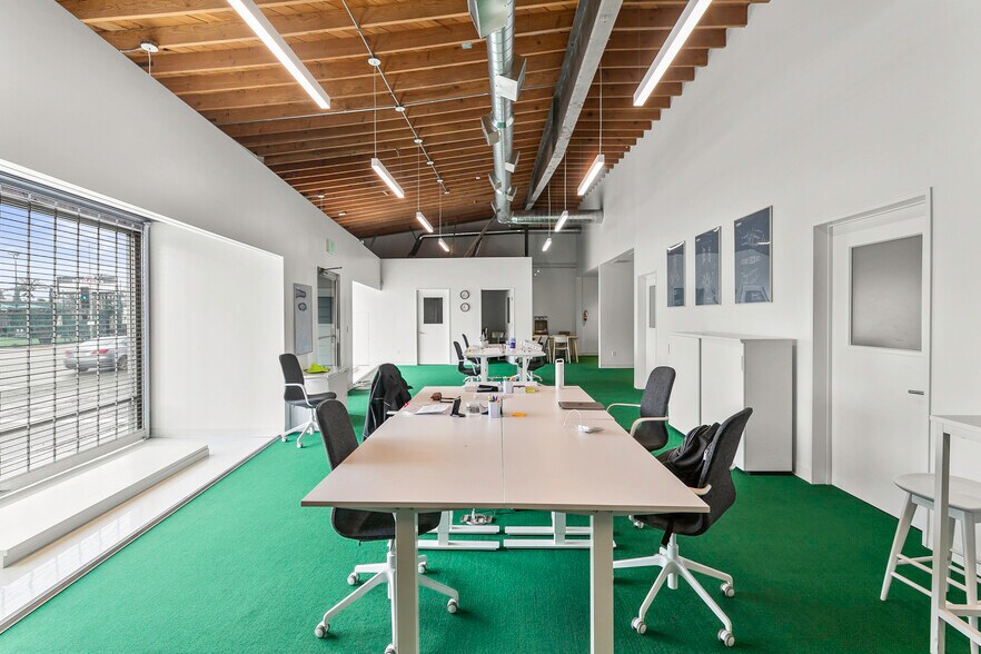 More Photos Of 4110-4112 Lincoln Blvd, Marina Del Rey Showroom For Lease