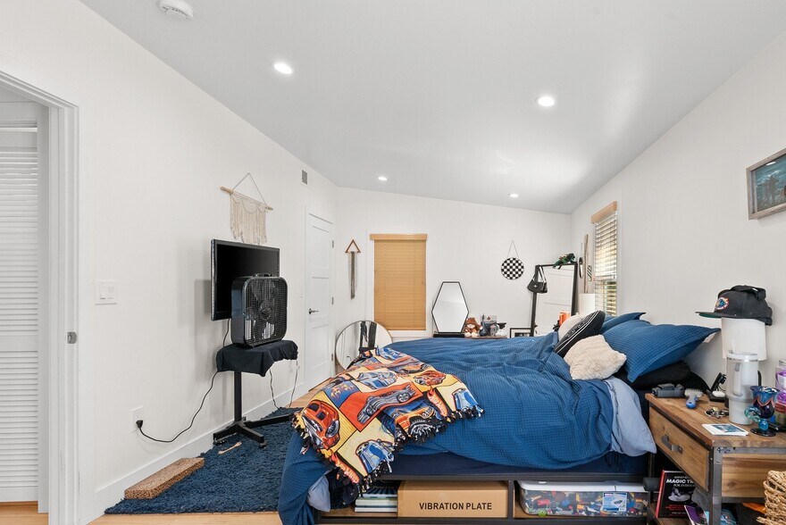 More Photos Of 420 Capitola Road Ext, Santa Cruz Apartments For Sale