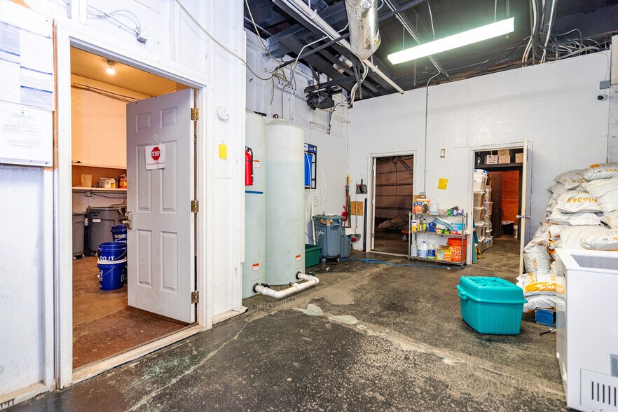 More Photos Of 75 Roberts St, West Warwick Showroom For Sale