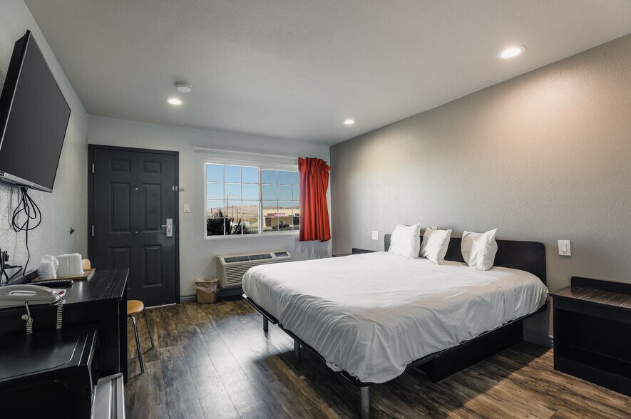More Photos Of 1350 W Main St, Barstow Hotel For Sale