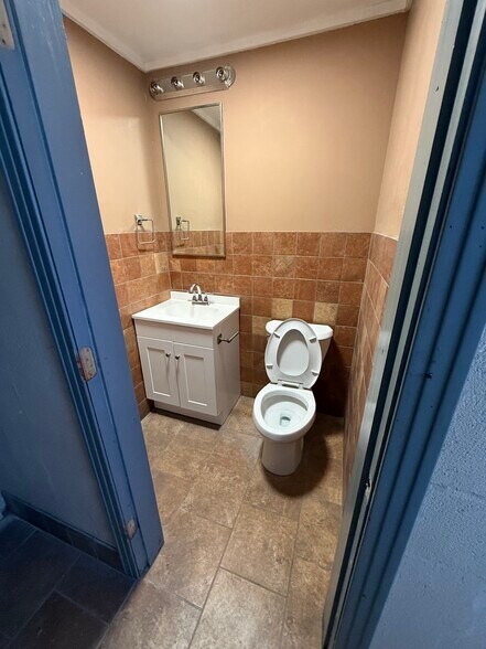 More Photos Of 5785 Tennessee 226, Savannah Flex For Lease