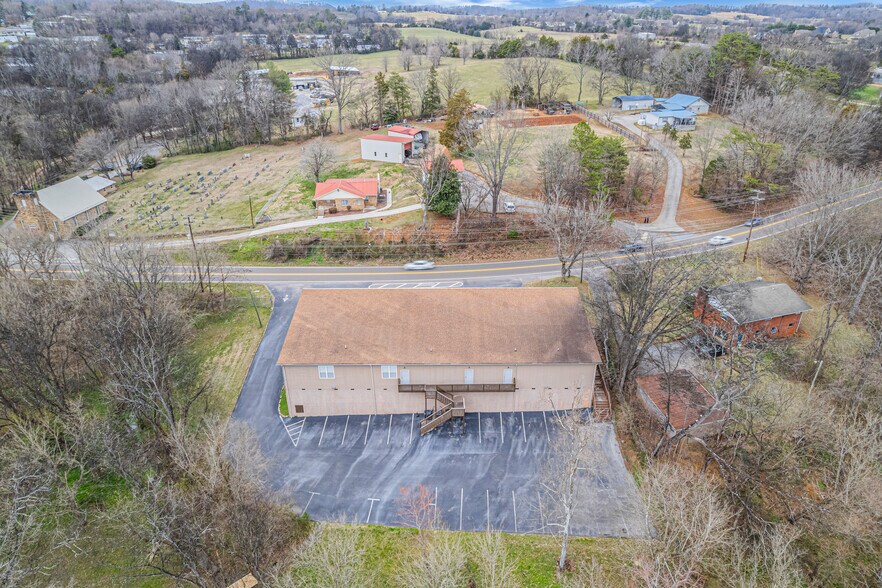 More Photos Of 1039 Boyds Crk, Seymour Freestanding For Sale