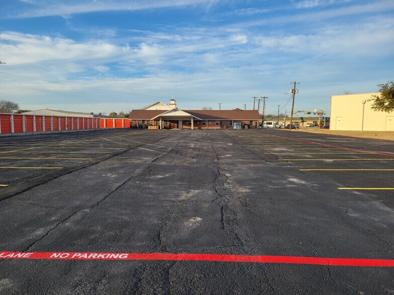 More Photos Of 2915 Broadway Blvd, Garland Religious Facility For Sale
