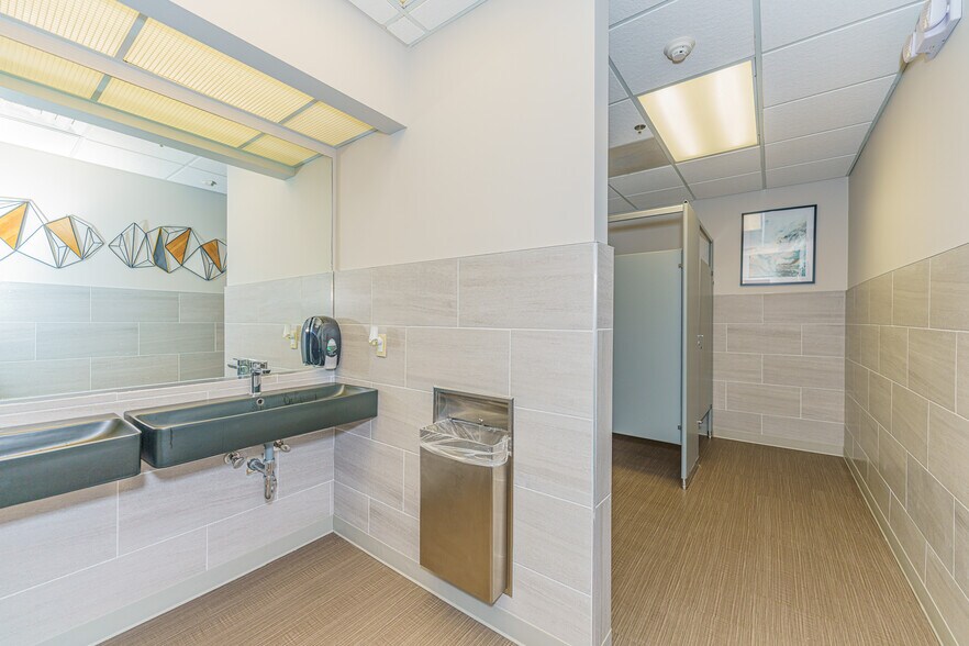 More Photos Of 10 Maxwell Dr, Clifton Park Medical For Lease