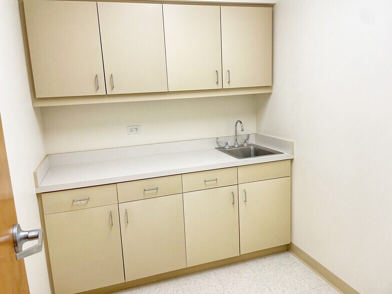 More Photos Of 1170 E Belvidere Rd, Grayslake Medical For Lease