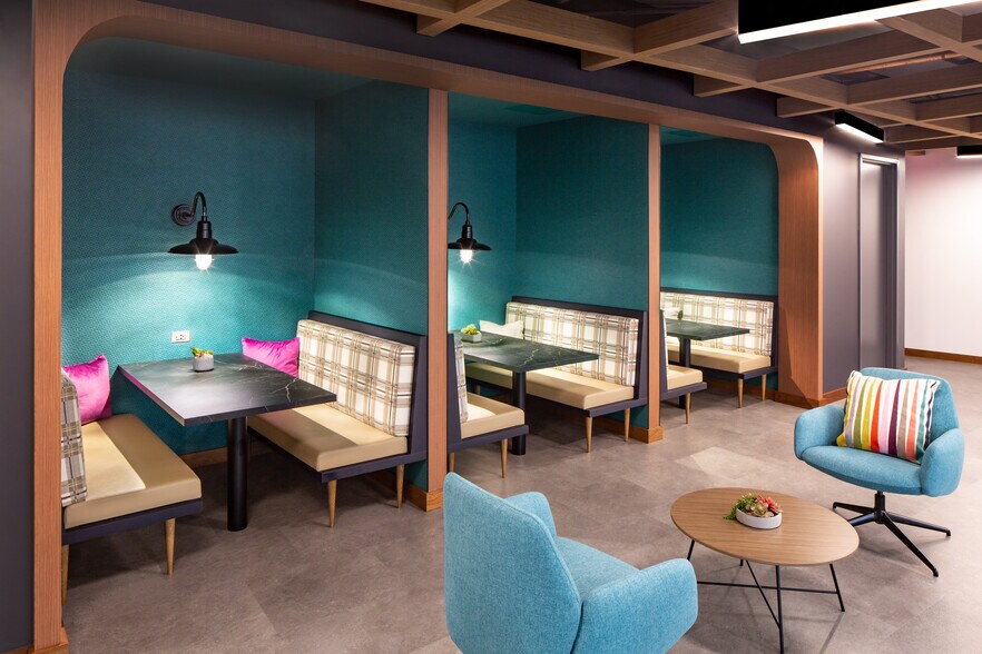 More Photos Of 5425-5481 Wisconsin Ave, Chevy Chase Unknown For Lease