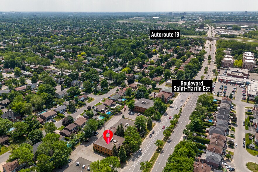 More Photos Of 2830 Boul Saint-Martin E, Laval Office For Lease