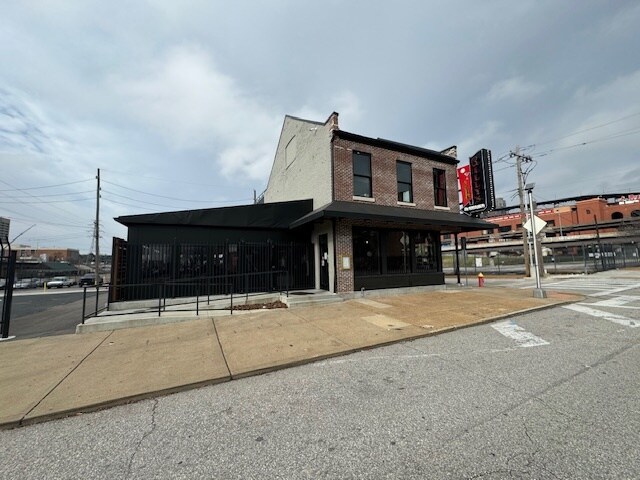 Primary Photo Of 701 S Broadway, Saint Louis Restaurant For Sale