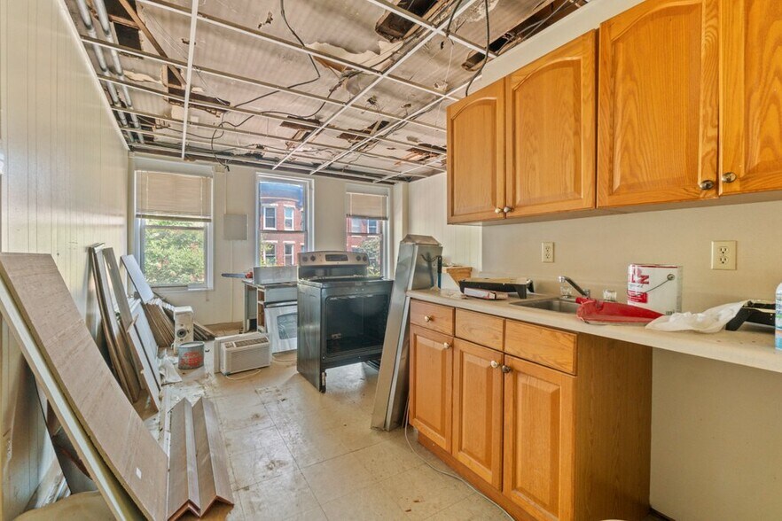 More Photos Of 2530 N Calvert St, Baltimore Office Residential For Sale